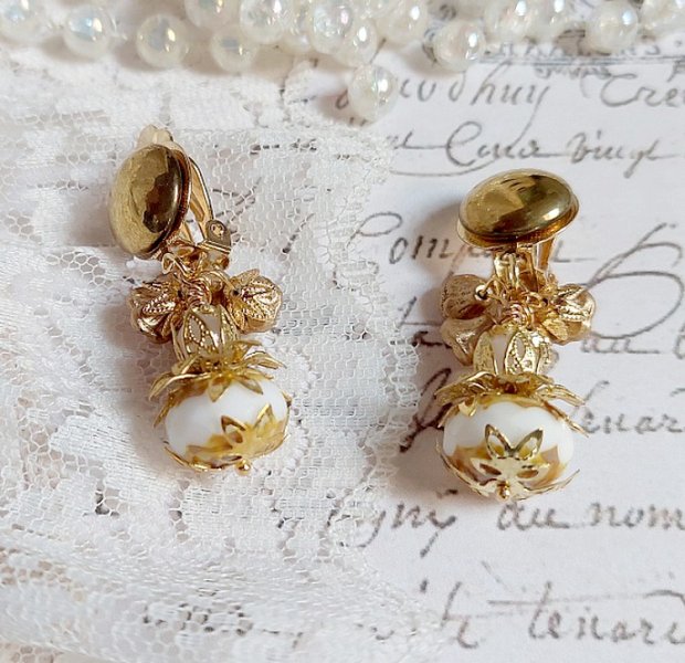  BO Lumière Opale White créées avec perles verres, perles de gemme et clips en laiton doré