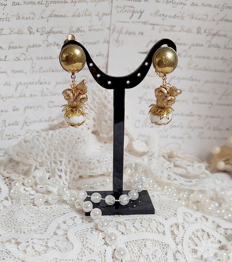  BO Lumière Opale White créées avec perles verres, perles de gemme et clips en laiton doré
