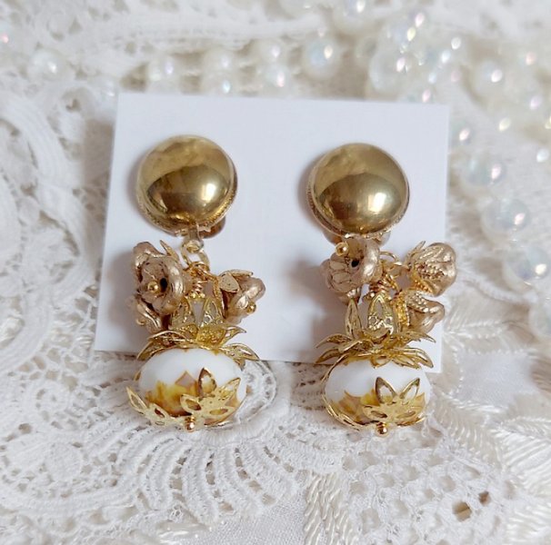  BO Lumière Opale White créées avec perles verres, perles de gemme et clips en laiton doré