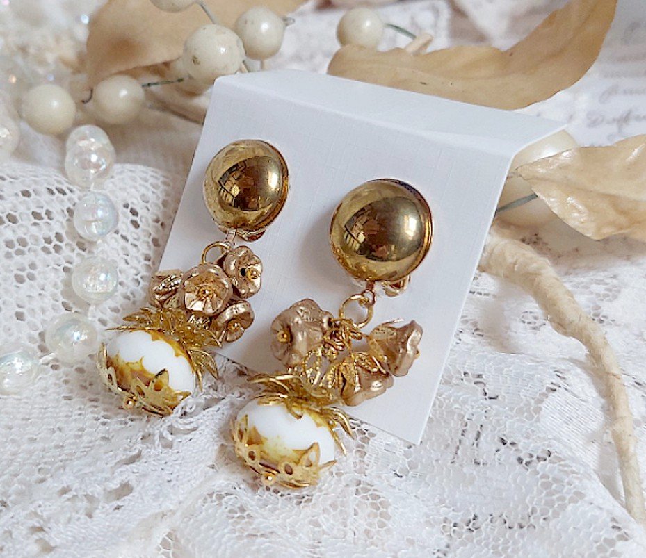  BO Lumière Opale White créées avec perles verres, perles de gemme et clips en laiton doré