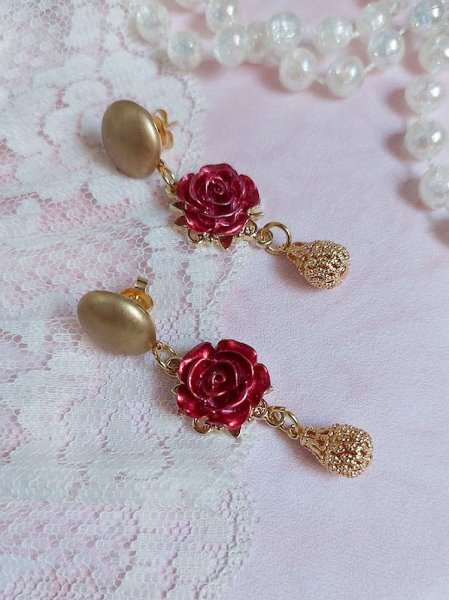 BO Lya Roses compos&eacute;es de breloques laitons, pendentifs avec roses m&eacute;tal, perles verres et clous en laiton