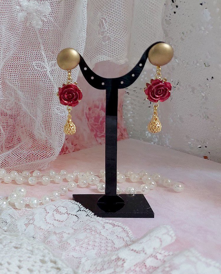 BO Lya Roses composées de breloques laitons, pendentifs avec roses métal, perles verres et clous en laiton