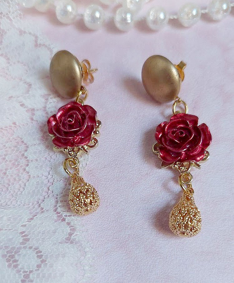 BO Lya Roses composées de breloques laitons, pendentifs avec roses métal, perles verres et clous en laiton