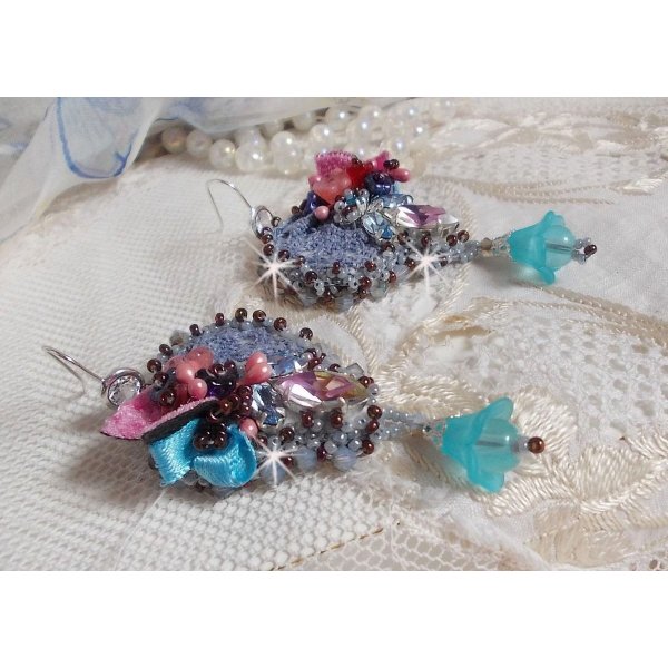 BO Mademoiselle Bluse Haute-Couture brod&eacute;es avec des Cristaux de Swarovski, des fleurs en verre de Boh&egrave;me, de la dentelle Grise et des rocailles