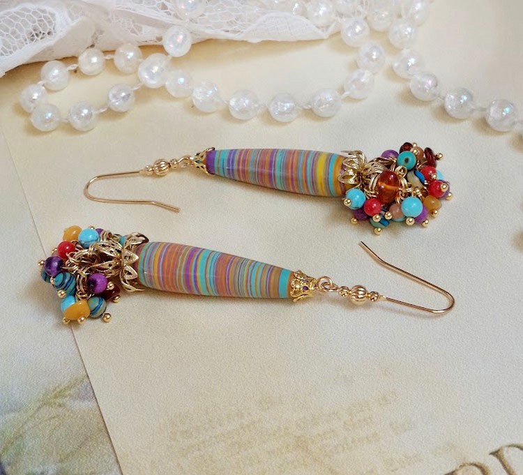 On y voit ces couleurs vibrantes avec ces perles de gemme