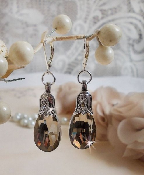 BO Merveilles Champagne cr&eacute;&eacute;es avec des b&eacute;li&egrave;res argent&eacute;es de petits strass et des gouttes facett&eacute;es plates