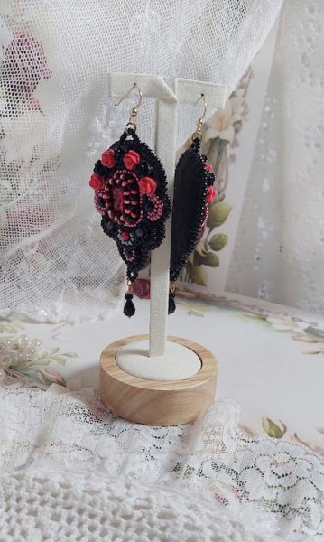 BO Midnight in Paris brod&eacute;es avec rondes nacr&eacute;es et rocailles verres, roses r&eacute;sines et perles Cristal Swarovski