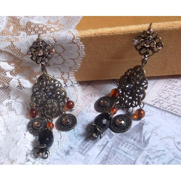 BO Milady Broc&rsquo; avec un semblant du futur o&ugrave; les estampes, gouttes, breloques, cristaux et perles s&rsquo;assemblent.