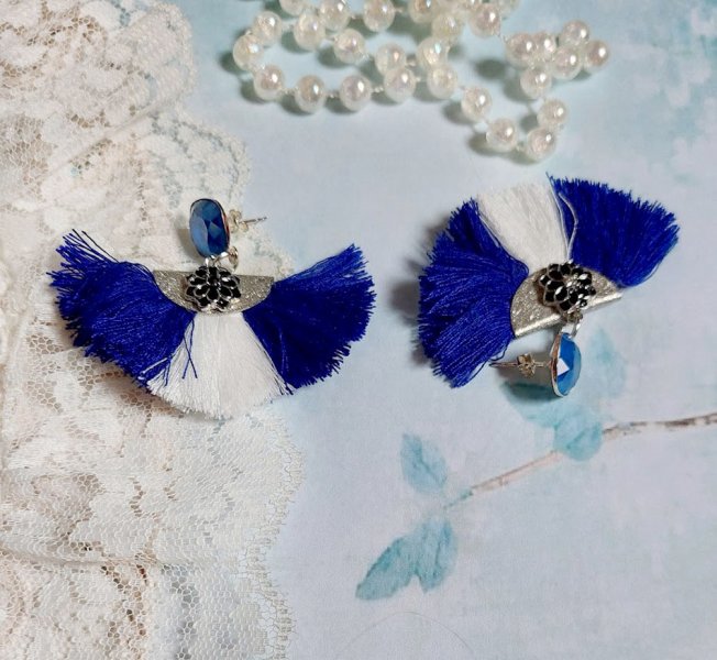 BO Navy Blue and White mont&eacute;es avec pompons, breloques &eacute;maill&eacute;es, puces argent 925/1000 et cristaux