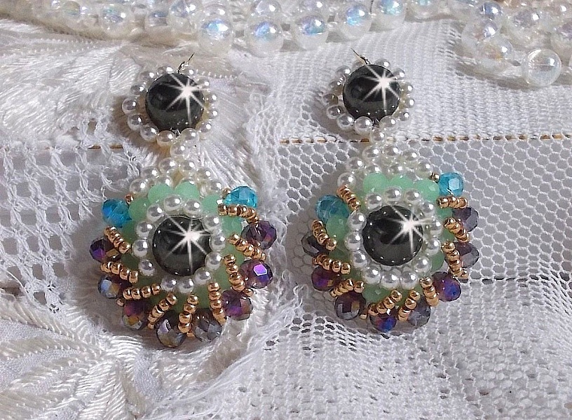 BO Ode Green and Purple mont&eacute;es avec rocailles, perles rondes nacr&eacute;es en Cristal, perles en Verre et crochets d'oreilles Gold Filled 14 carats