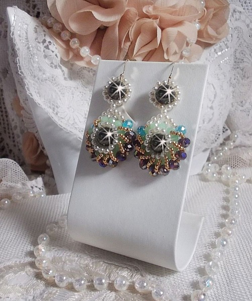 BO Ode Green and Purple mont&eacute;es avec rocailles, perles rondes nacr&eacute;es en Cristal, perles en Verre et crochets d'oreilles Gold Filled 14 carats