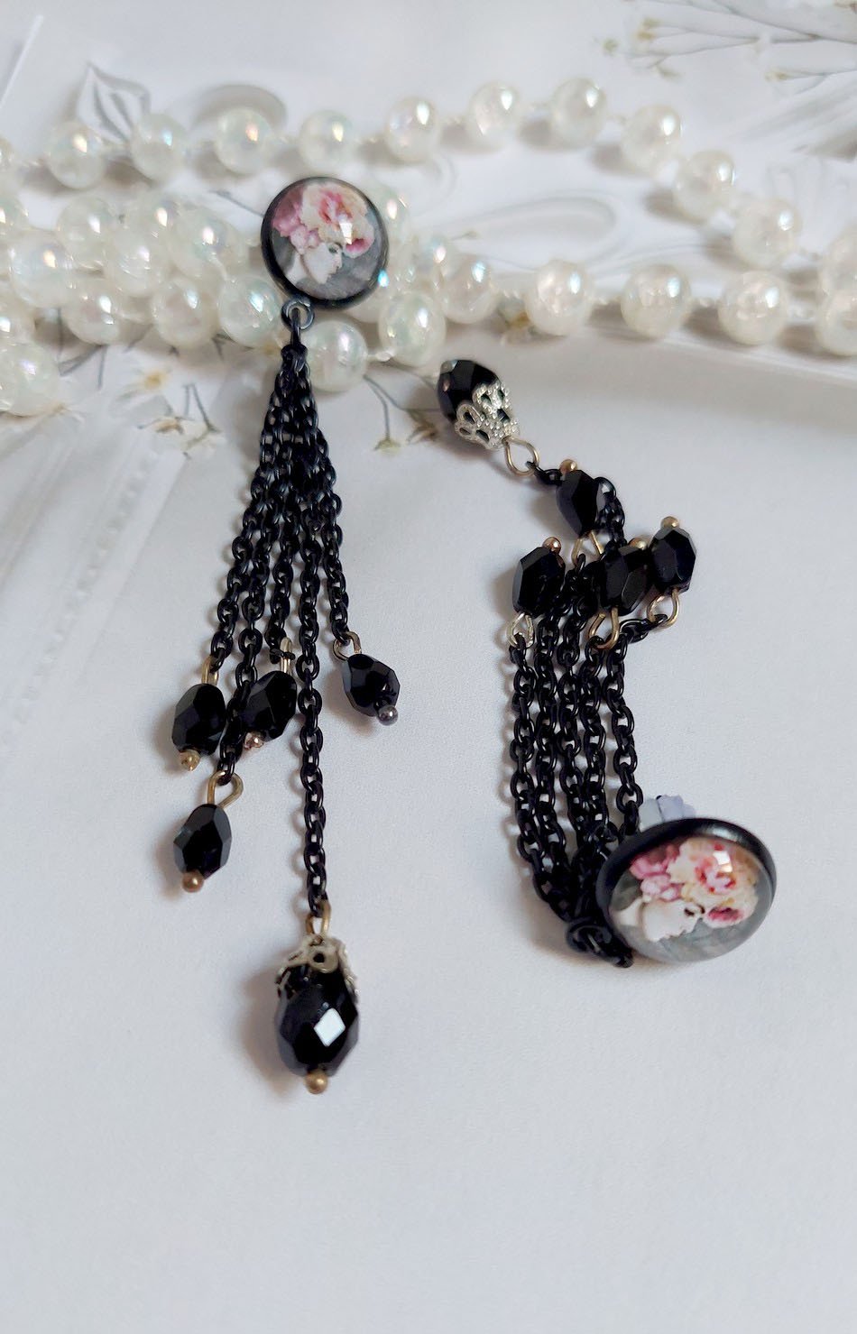 BO Ode Rose et Noire créées avec poires facettées, cabochons verres, puces et chaîne métal 