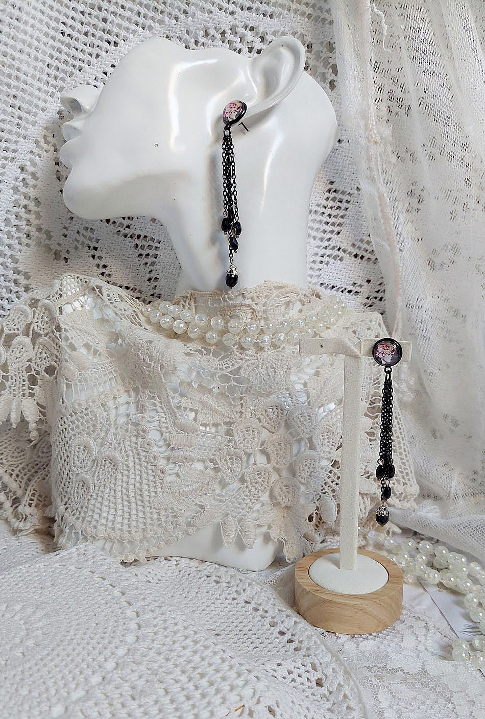 BO Ode Rose et Noire cr&eacute;&eacute;es avec poires facett&eacute;es, cabochons verres, puces et cha&icirc;ne m&eacute;tal 