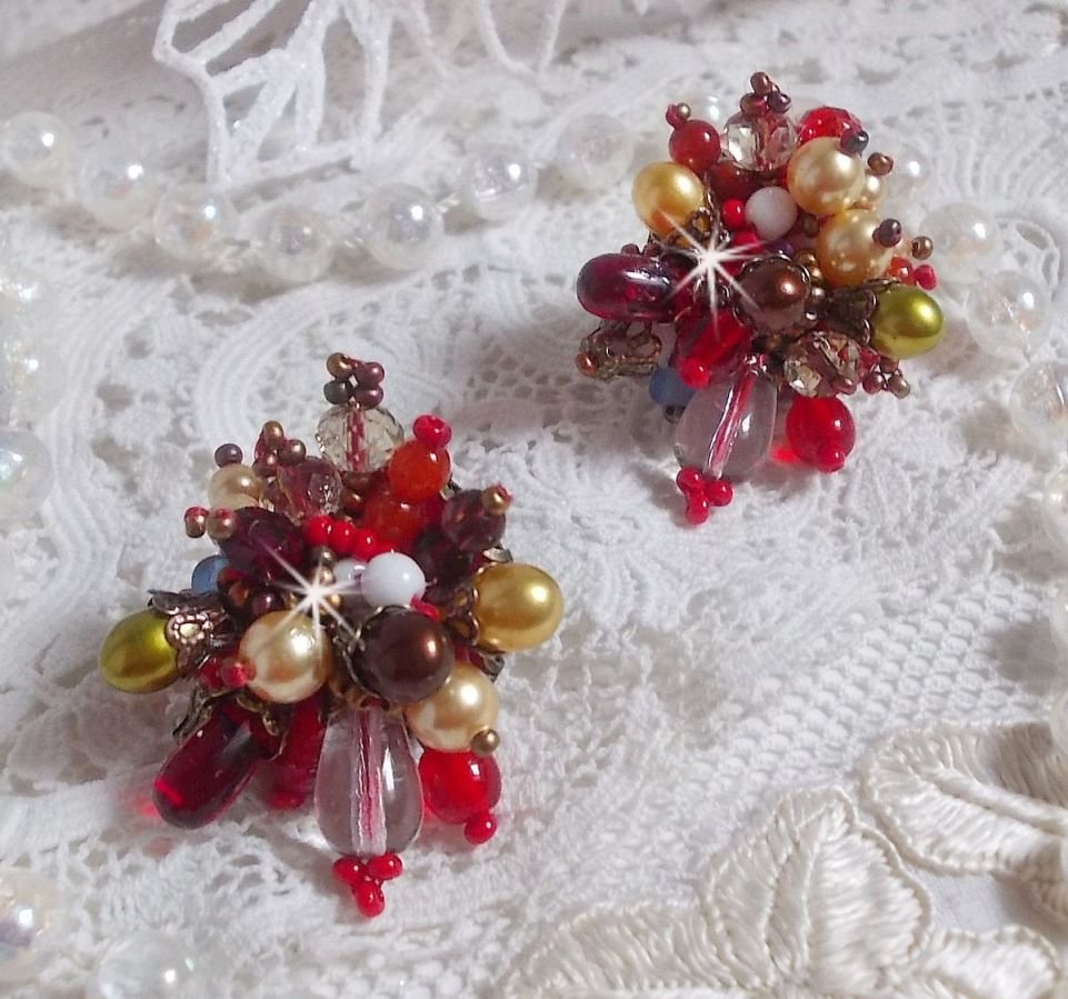 BO Printemps Coloré brodées avec des Cristaux de Swarovski, des perles en verre, des gouttes, des calottes et des rocailles.