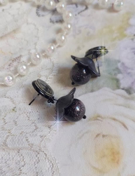 BO Pépites montées avec fleurs frostesd, perles verres, cabochons résines et puces d'oreilles en métal