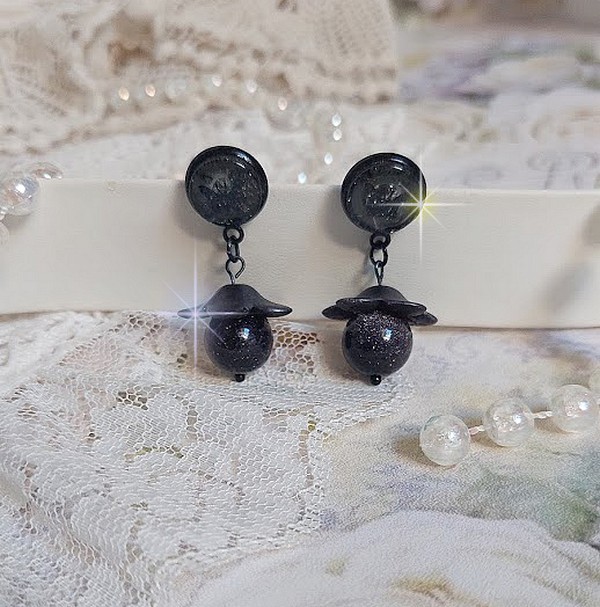 BO Pépites montées avec fleurs frostesd, perles verres, cabochons résines et puces d'oreilles en métal