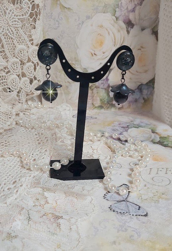 BO Pépites montées avec fleurs frostesd, perles verres, cabochons résines et puces d'oreilles en métal