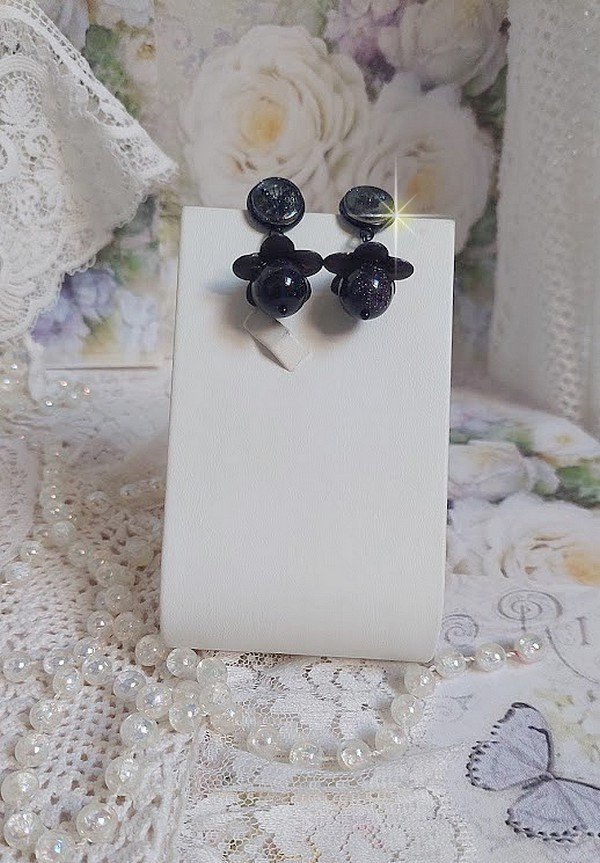 BO Pépites montées avec fleurs frostesd, perles verres, cabochons résines et puces d'oreilles en métal