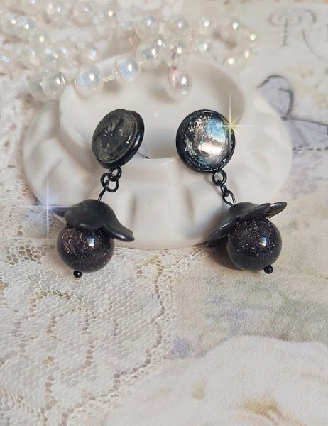 BO Pépites montées avec fleurs frostesd, perles verres, cabochons résines et puces d'oreilles en métal