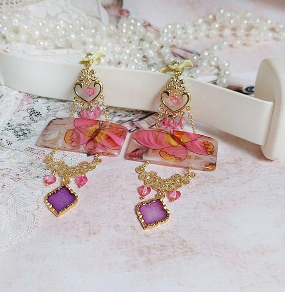 BO Soie de Rêves créées avec perles acryliques, intercalaires, pendentifs époxy et puces métal 