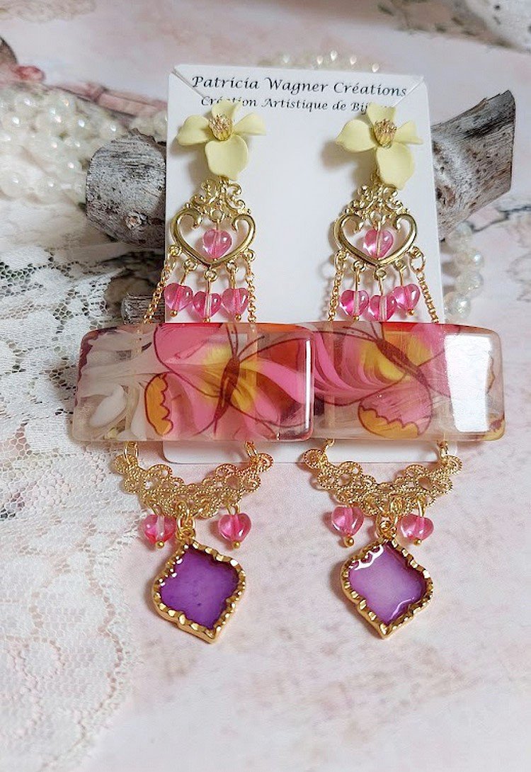 BO Soie de Rêves créées avec perles acryliques, intercalaires, pendentifs époxy et puces métal 
