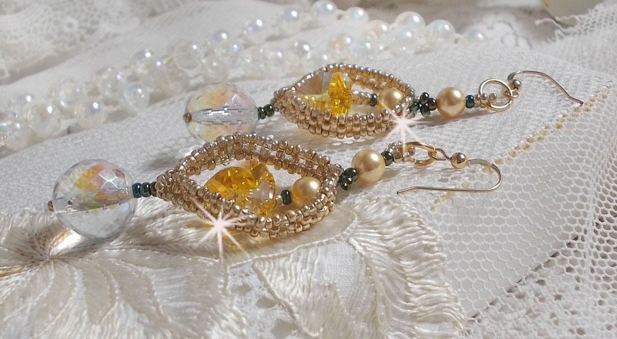 BO Bo'Soleil montées avec des coeurs en cristal de Swarovski, des perles nacrées Gold et des crochets d'oreilles en Gold Filled 14 carats