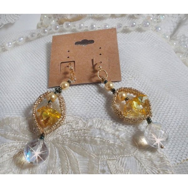 BO Bo'Soleil mont&eacute;es avec des coeurs en cristal de Swarovski, des perles nacr&eacute;es Gold et des crochets d'oreilles en Gold Filled 14 carats