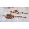 BO Souffle d'Automne chic brodées avec des perles rondes en Cristal de Swarovski, deux cabochons en verre des années 1960, roses en résine, rocailles et paillettes. Montés sur crochets en Laiton