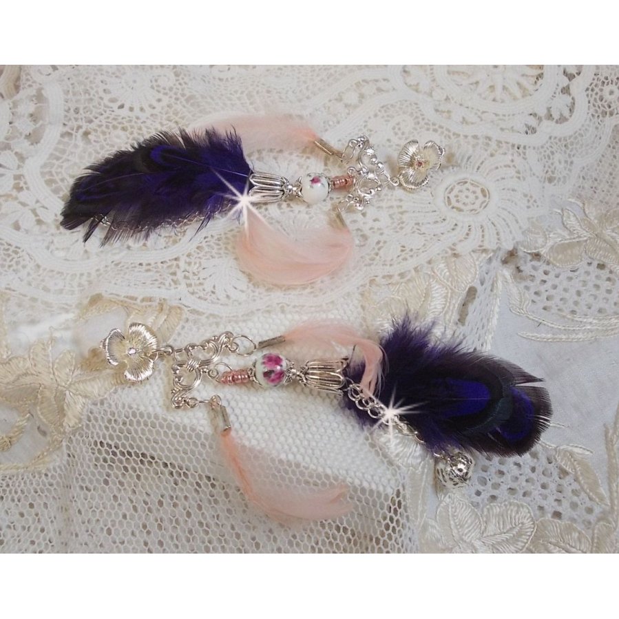 BO Tendre Purple avec des cristaux de Swarovski, des plumes et des perles en porcelaine