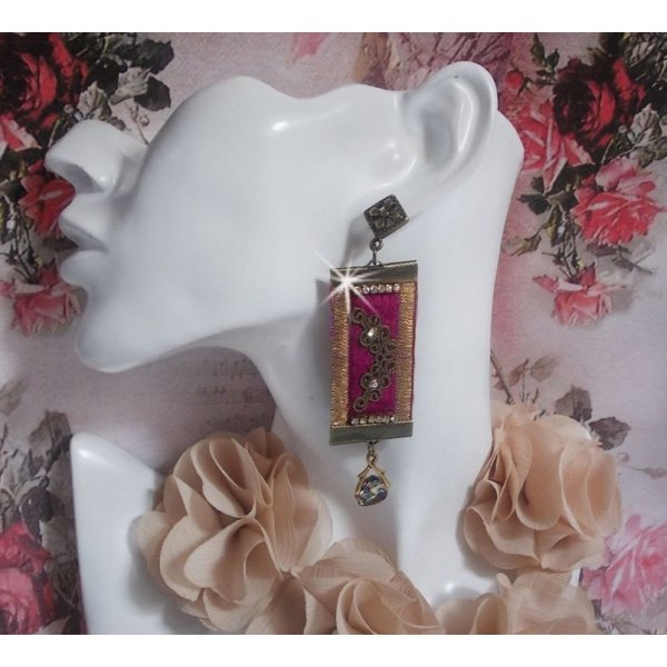 BO Vintage Arabesque mont&eacute;es avec galons Bordeaux aux liser&eacute;s Or, estampes demi-lune, cha&icirc;ne strass en cristal et clous d'oreilles en m&eacute;tal bronze