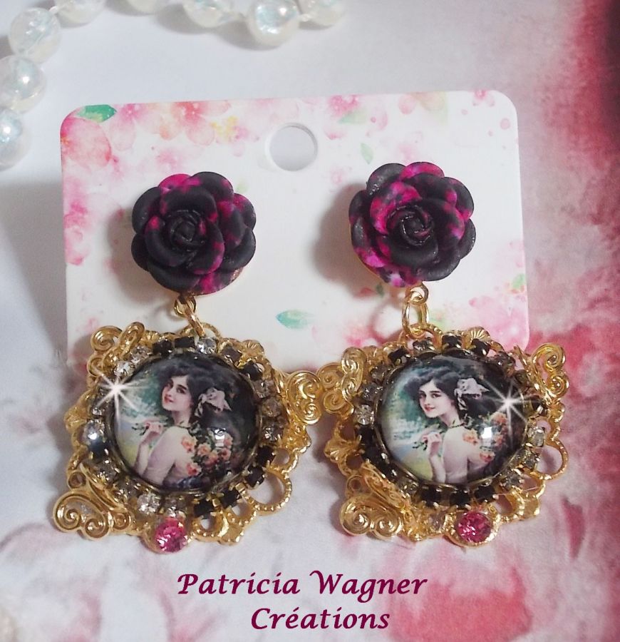 BO Week-end of Roses créées avec des cabochons représentant une femme avec des roses, des perles en résine et des cristaux de Swarovski