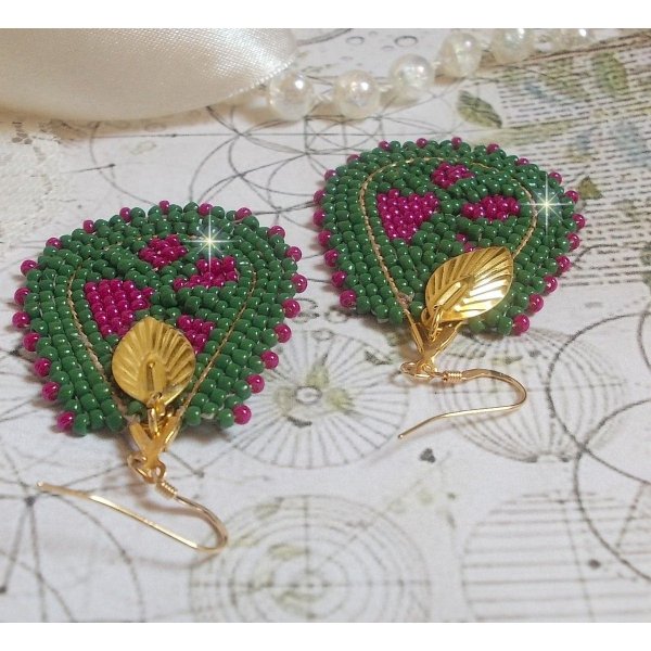 BO Vert Sauge  mont&eacute;es avec des rocailles en Verre sur des supports gouttes, breloques et  crochets d'oreilles Gold filled 14 carats