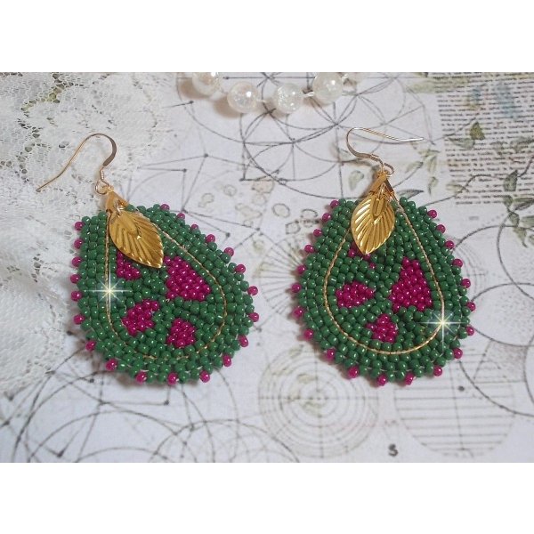 BO Vert Sauge  mont&eacute;es avec des rocailles en Verre sur des supports gouttes, breloques et  crochets d'oreilles Gold filled 14 carats