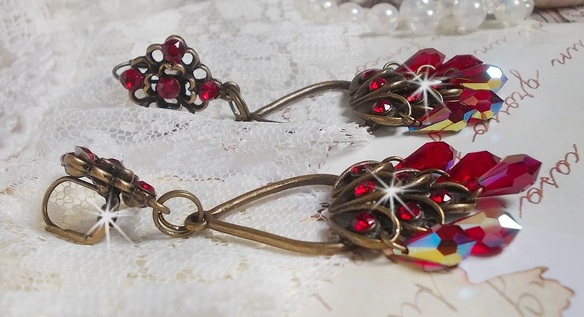 BO Collection Irrésistible Rubis montées sur des chandeliers avec des cristaux de Swarovski