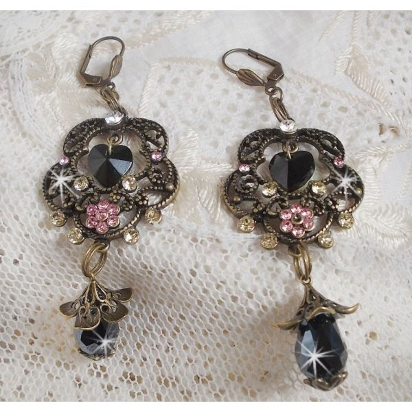 BO Collection Irrésistible Passion montées avec des cristaux de Swarovski sur des chandeliers fleurs filigranées de couleur bronze