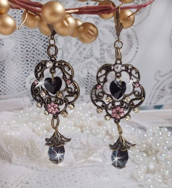 BO Collection Irrésistible Passion montées avec des cristaux de Swarovski sur des chandeliers fleurs filigranées de couleur bronze