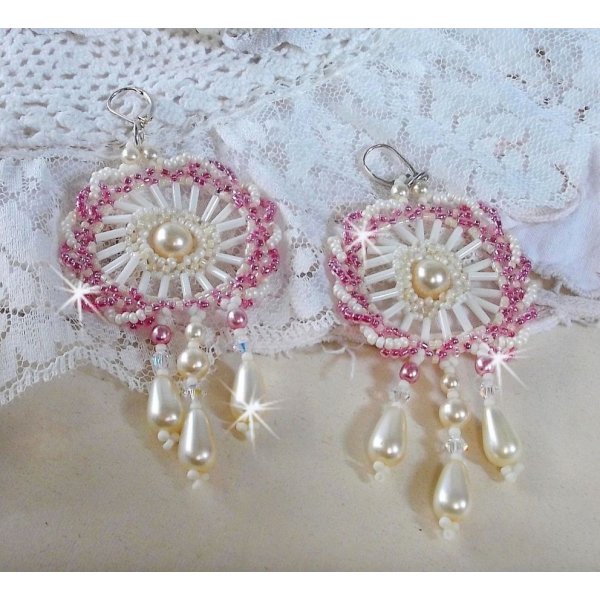 BO D&eacute;tente mont&eacute;es avec perles rondes, gouttes nacr&eacute;es, rocailles rose Antique et dormeuses en Argent 925