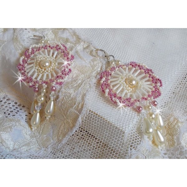 BO D&eacute;tente mont&eacute;es avec perles rondes, gouttes nacr&eacute;es, rocailles rose Antique et dormeuses en Argent 925