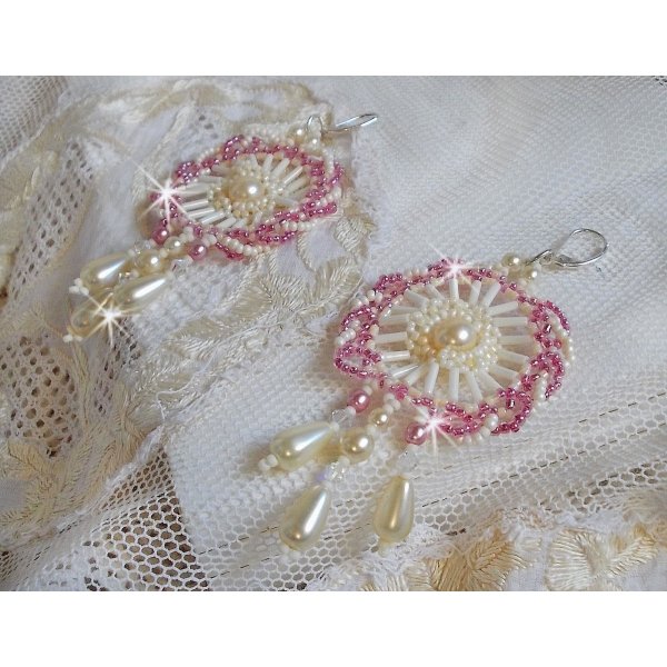 BO D&eacute;tente mont&eacute;es avec perles rondes, gouttes nacr&eacute;es, rocailles rose Antique et dormeuses en Argent 925