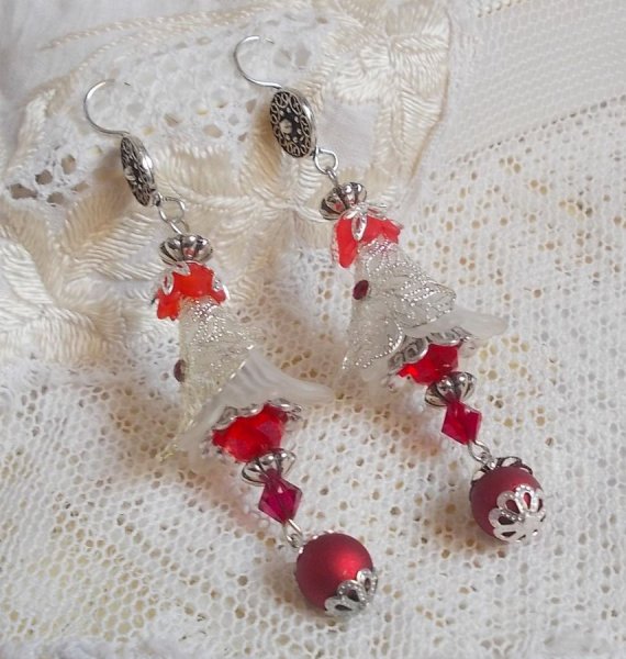 BO Tendre Rouge avec des Cristaux de Swarovski, des perles rondes facett&eacute;es et des crochets d'oreille en argent 925/1000
