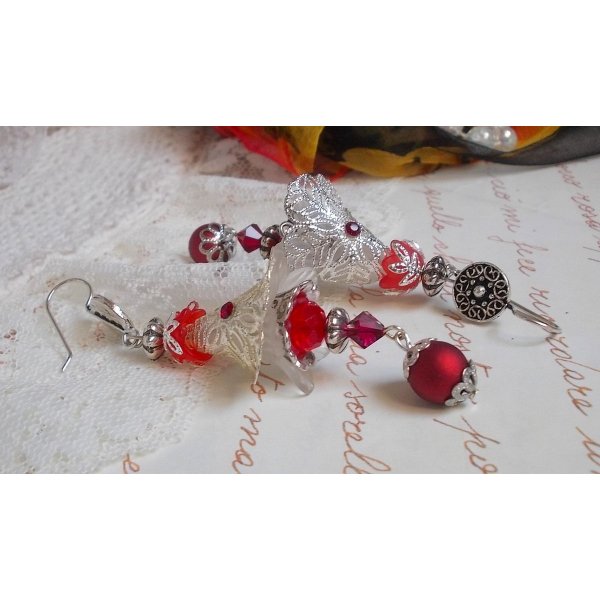 BO Tendre Rouge avec des Cristaux de Swarovski, des perles rondes facettées et des crochets d'oreille en argent 925/1000