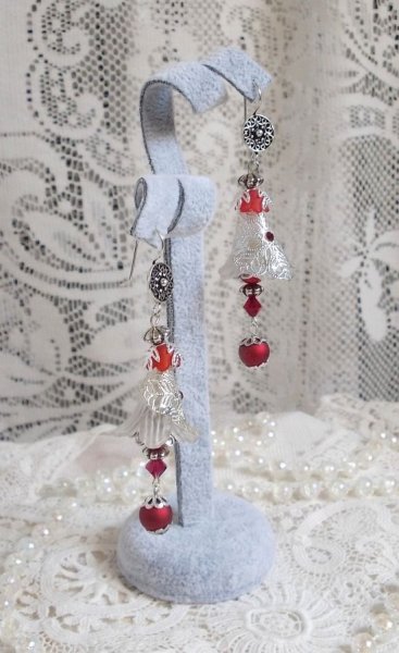 BO Tendre Rouge avec des Cristaux de Swarovski, des perles rondes facett&eacute;es et des crochets d'oreille en argent 925/1000