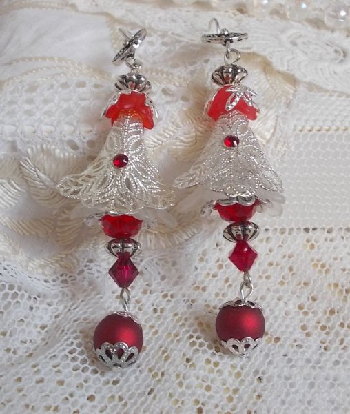 BO Tendre Rouge avec des Cristaux de Swarovski, des perles rondes facett&eacute;es et des crochets d'oreille en argent 925/1000