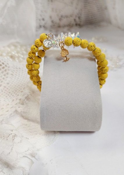 Bracelet Couronne Jaune Soleil mont&eacute; avec pierres de lave, perles cristal Swarovski, sequin Argent 925 et breloque