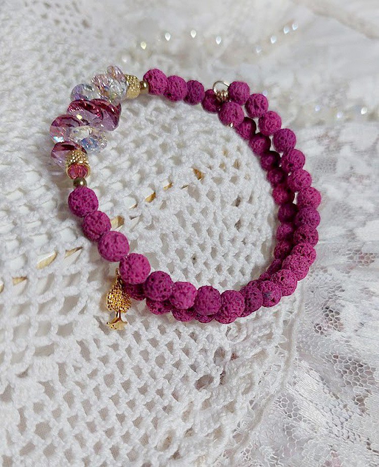 Bracelet Couronne Rose Framboise avec pierres de Lave, pendentifs et toupies en cristal, breloque arbre de vie