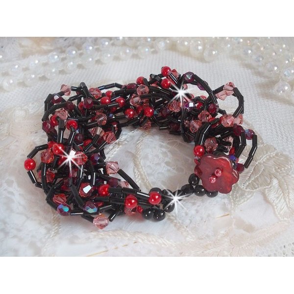 Bracelet Feeling avec des rocailles tubes, des perles en nacre et des toupies en crystal de Swarovski