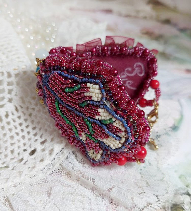 Bracelet Enchantement d'Automne brodé avec perles et rocailles verres, dentelles organdi et perles Cristal Swarovski