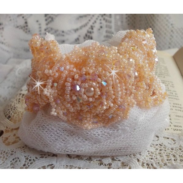 Bracelet Idylle Beauty brodé avec des Cristaux de Swarovski, des facettes, des perles rondes, des rocailles avec un fermoir et une chaînette en Plaqué Or