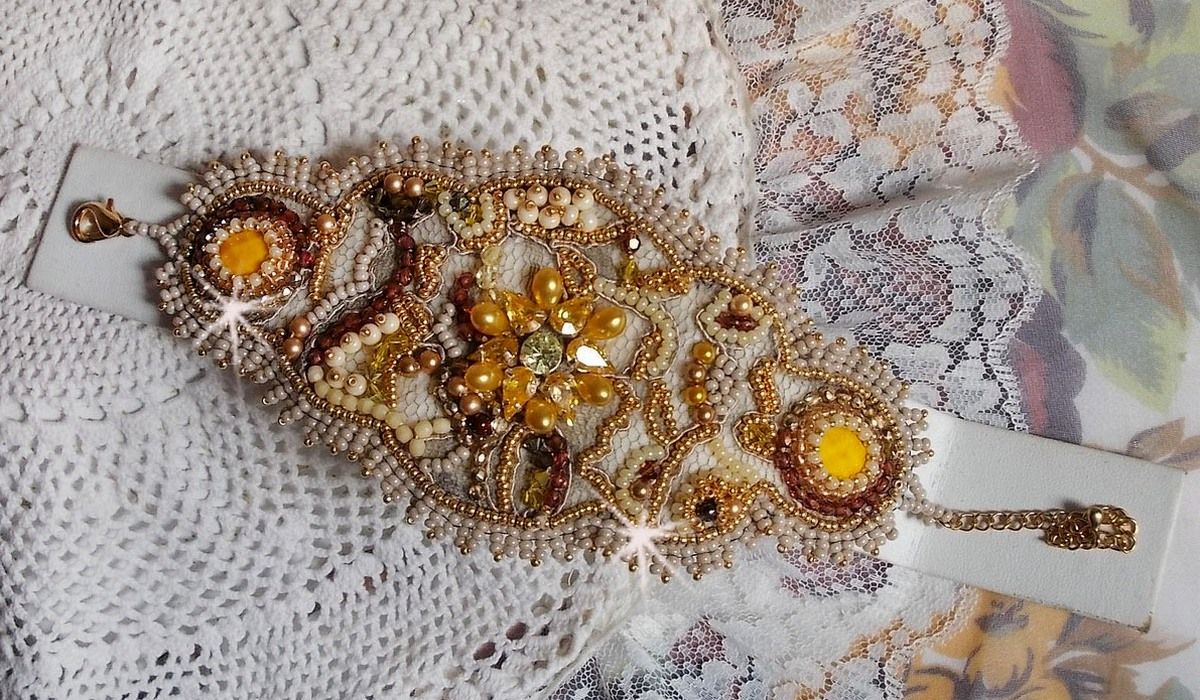 Bracelet manchette Colorado joliment brillant avec les perles jaunes et les cristaux de Swarovski