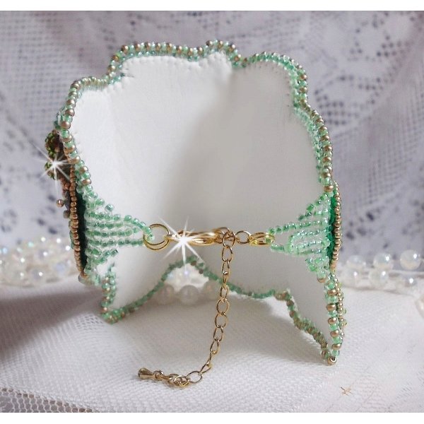 Bracelet manchette Garden Party avec un cabochon vintage et des cristaux